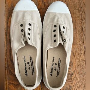 Light weight slip on sneakers